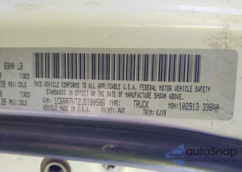 2018 Ram 1500 Laramie 4X4 6'4 Box z USA, uszkodzony, nr VIN 1C6RR7VT2JS180586